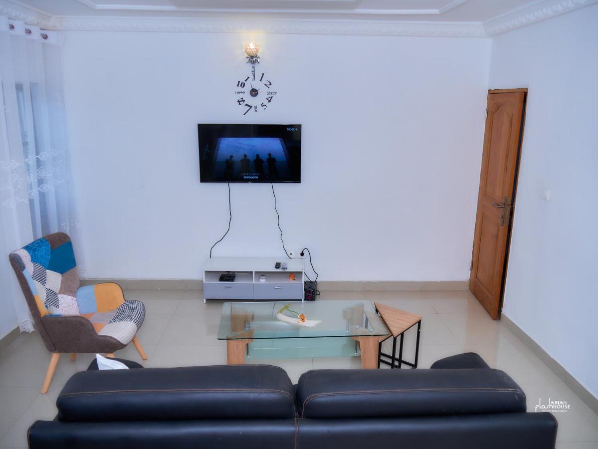 Naiveli-Palm Appartement Meuble Sobre Et Chic Douala Kültér fotó