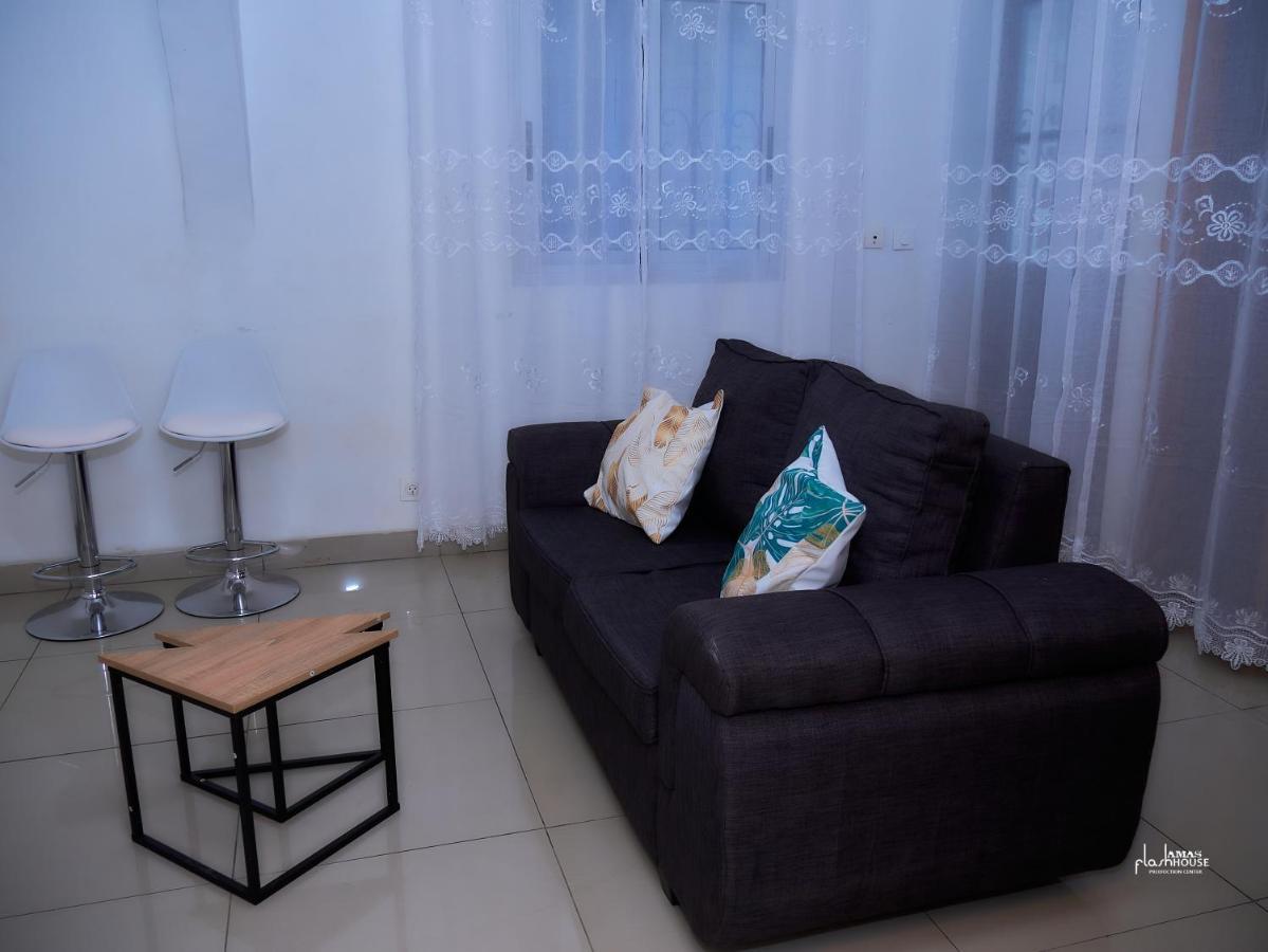 Naiveli-Palm Appartement Meuble Sobre Et Chic Douala Kültér fotó